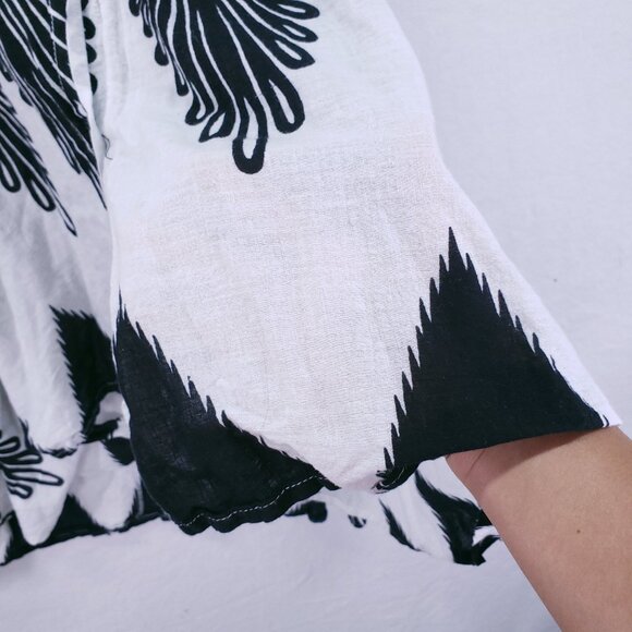 Step In Style Black & White Abstract Peacock Button-Down Hi-Low Tunic Dress PM - Picture 13 of 16